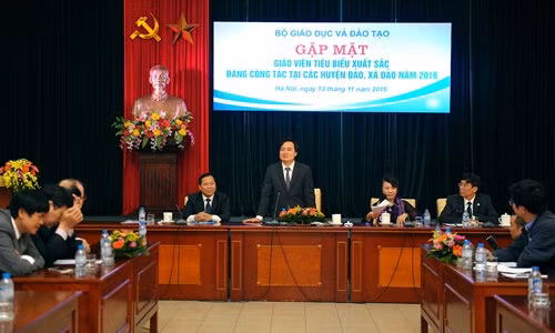 Tuyên dương các giáo viên xã đảo ảnh 1
