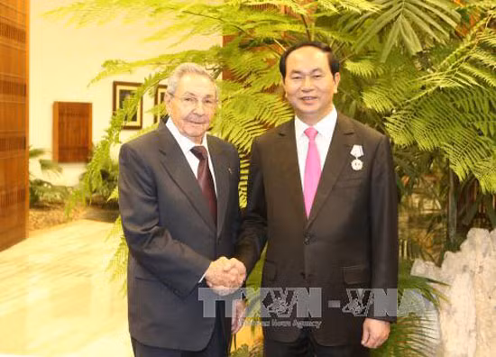 Chủ tịch Cuba Raul Castro đón và hội đàm với Chủ tịch nước Trần Đại Quang ảnh 1
