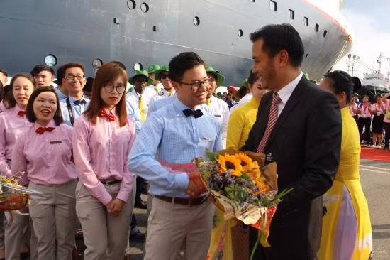 Lưu luyến chia tay tàu thanh niên Đông Nam Á ảnh 5