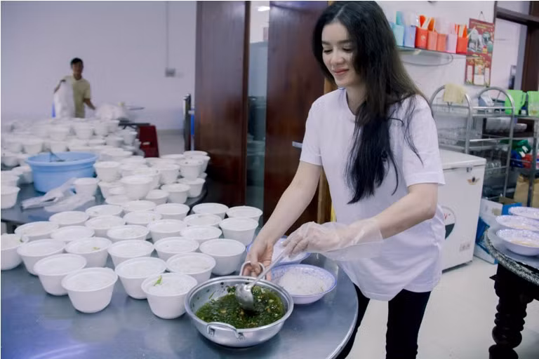 500 triệu đồng giúp đồng bào lũ lụt miền Trung khắc phục khó khăn ảnh 3