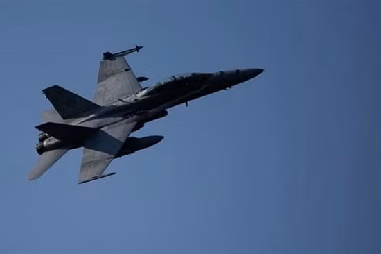 Hai chiến đấu cơ F-18 Mỹ va chạm trên Thái Bình Dương ảnh 1