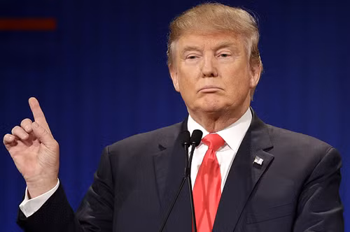 Đứng giữa đôi dòng, ông Trump rẽ lối nào? ảnh 1