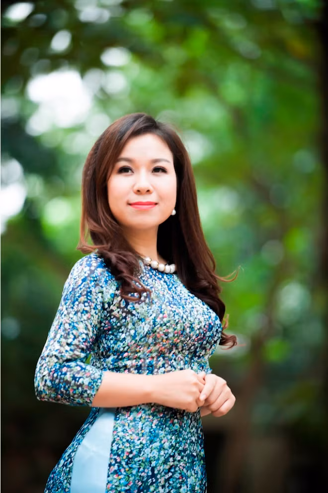 Á quân Sao mai Thu Hà hát “Em đứng giữa giảng đường hôm nay” ảnh 3
