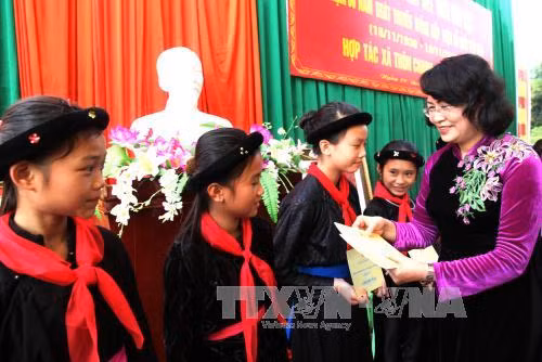 Phó Chủ tịch nước dự Ngày hội Đại đoàn kết tại Hà Giang ảnh 1