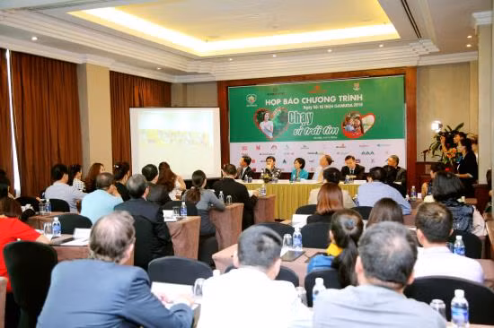 8.000 người cùng “Chạy vì trái tim” tại Hà Nội ảnh 1
