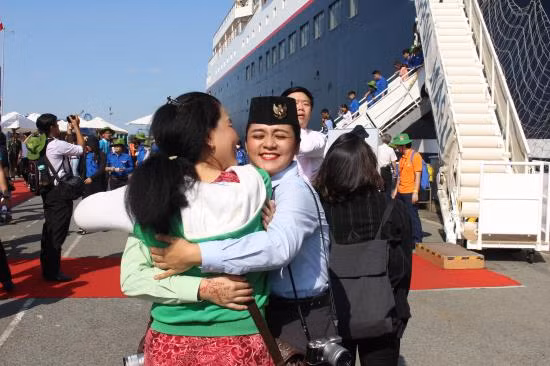 Lưu luyến chia tay tàu thanh niên Đông Nam Á ảnh 1