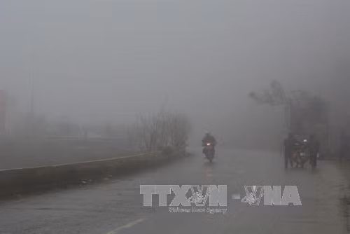 Bắc bộ mưa và sương mù vào sáng sớm ảnh 1