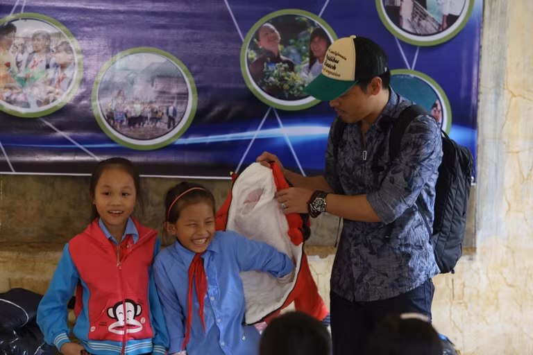 MC Phan Anh với thông điệp đặc biệt về học trò vùng lũ ảnh 9