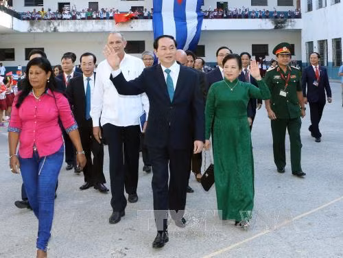 Chủ tịch nước thăm trường Tiểu học Nguyễn Văn Trỗi ở La Habana ảnh 1