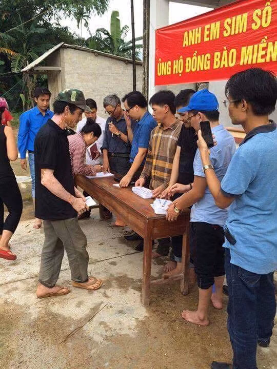 Chung tay cùng đồng bào lũ lụt miền Trung ảnh 1