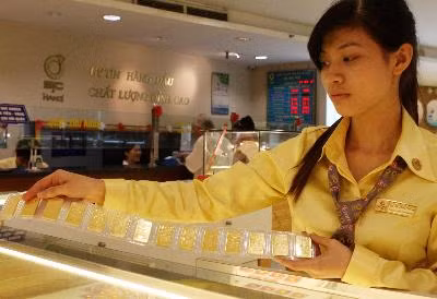 Giá vàng trong nước giảm mạnh ảnh 1