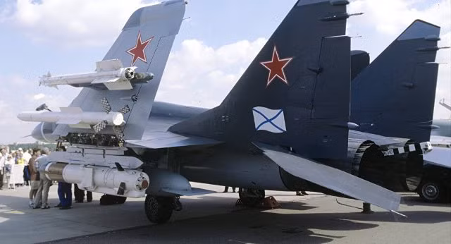 Tiêm kích Nga rơi khi hạ cánh xuống tàu sân bay ngoài khơi Syria ảnh 1