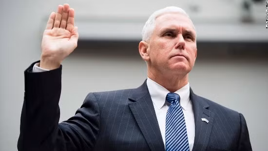 “Phó tướng” Pence mạnh tay thanh lọc nhóm chuyển giao quyền lực ảnh 1