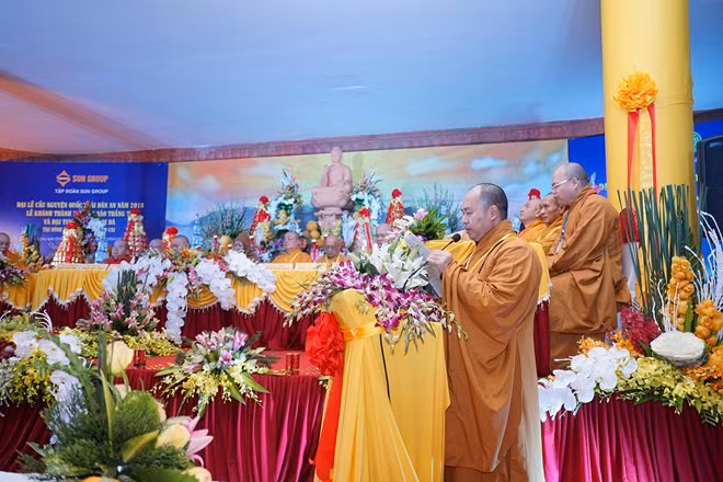 500 Phật tử ba miền tụ hội trên đỉnh Fansipan cầu nguyện quốc thái dân an ảnh 2