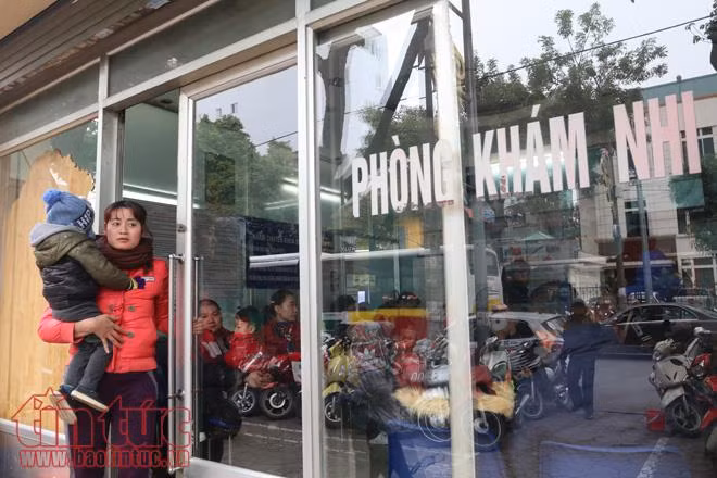 Người Hà Nội co ro đón gió rét cận Tết Nguyên đán ảnh 11