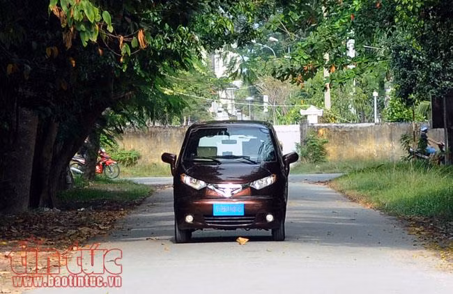 Một người dân tự mày mò sáng chế ô tô chạy 100km tốn 20.000 tiền điện ảnh 9
