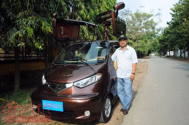 Một người dân tự mày mò sáng chế ô tô chạy 100km tốn 20.000 tiền điện ảnh 10