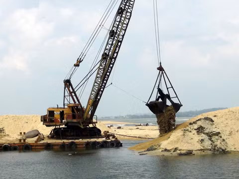 Khẩn cấp nạo vét thông luồng cửa biển Cửa Đại ảnh 1