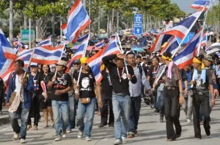 Thái Lan: Ông Abhisit tuyên bố sẽ lật đổ chính quyền ảnh 1