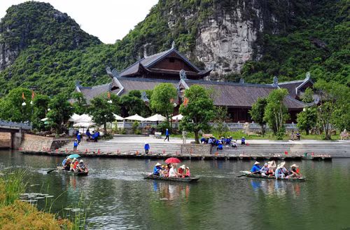 Để du lịch tâm linh phát triển bền vững ảnh 1
