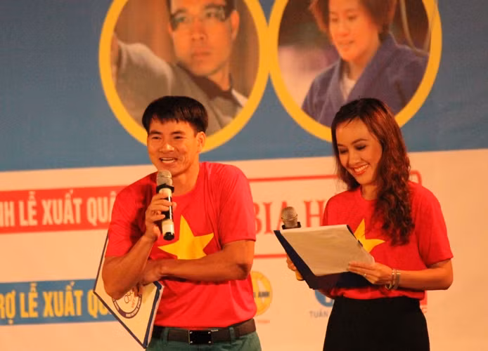 Các ca sỹ 'tiếp lửa' cho SEA Games ảnh 5
