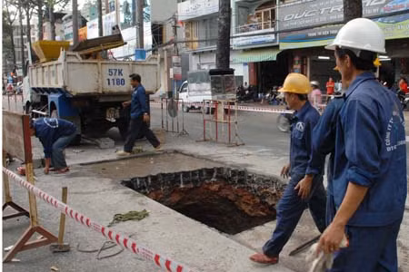 'Hố tử thần khủng' xuất hiện tại quận 5, TP.HCM ảnh 2