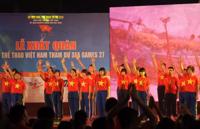 Các ca sỹ 'tiếp lửa' cho SEA Games ảnh 6