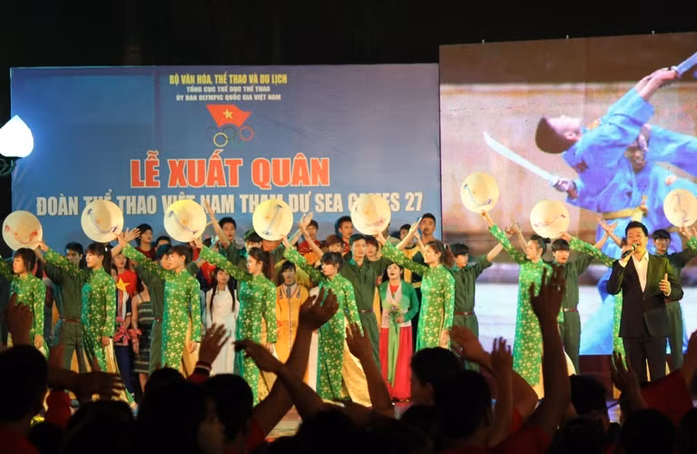Các ca sỹ 'tiếp lửa' cho SEA Games ảnh 3