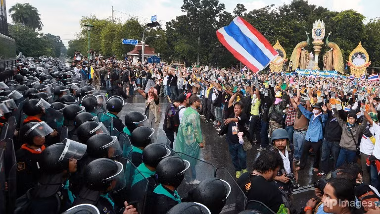 Thái Lan: Làn sóng biểu tình tràn ra ngoài Bangkok ảnh 1