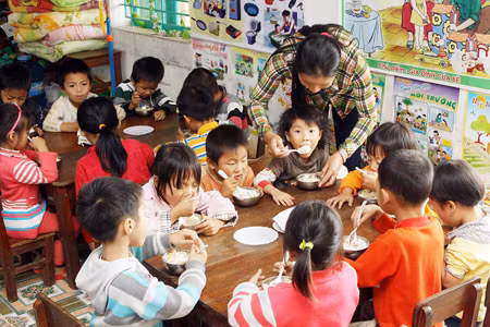 Thấp thỏm nỗi lo gửi con vào nhà trẻ ảnh 1