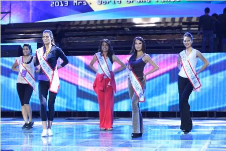 Tặng trống đồng Thanh Hoá cho BTC Mrs World ảnh 1