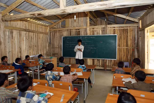 Nhân Ngày Nhà giáo Việt Nam 20/11: Chú trọng đầu tư cho giáo dục vùng khó khăn ảnh 1