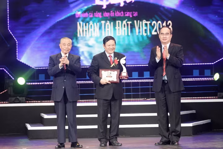 Trao giải thưởng 'Nhân tài Đất Việt 2013' ảnh 1