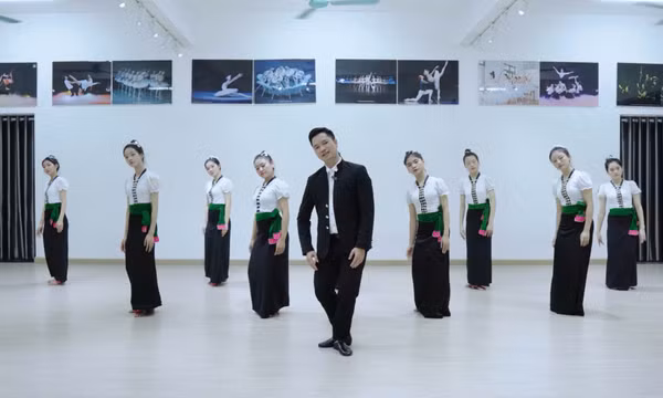 Người thầy nặng lòng với nghệ thuật Xòe Thái