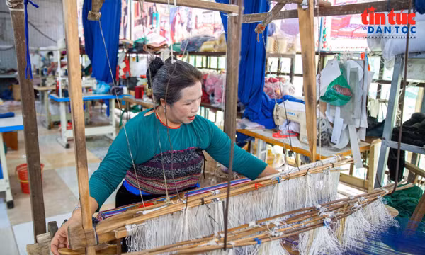 Bảo tồn nghề dệt truyền thống gắn với tạo sinh kế cho đồng bào dân tộc thiểu số