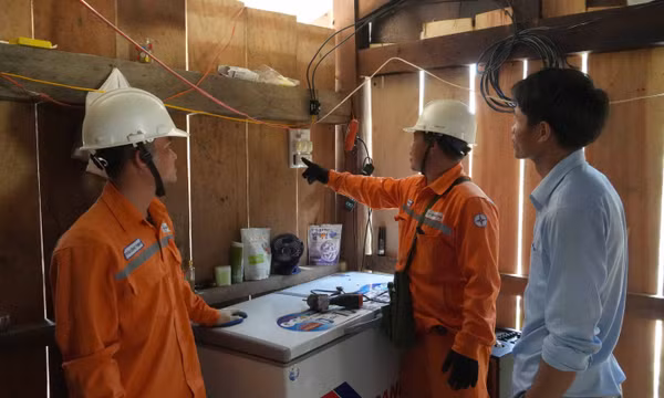 Quảng Ngãi hoàn thành đưa điện lưới quốc gia về khu vực dân cư đặc biệt