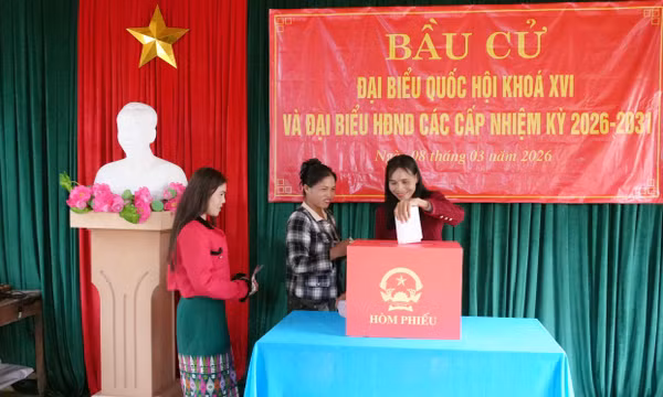 Bầu cử Quốc hội và HĐND: Rộn ràng ngày hội bầu cử sớm ở xã miền núi biên giới Trường Sơn (Quảng Trị)