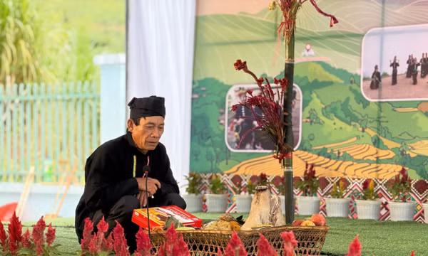 Đồng bào Cống nơi biên giới Nậm Kè vui Tết Hoa mào gà