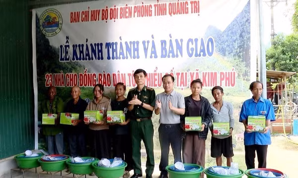 Những căn nhà nghĩa tình trên miền biên giới