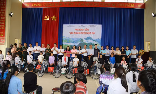 Giúp trẻ em Việt Nam phát triển toàn diện