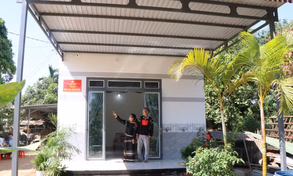 Những mái nhà đượm tình đại đoàn kết