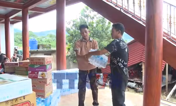 Tình cảm của người dân hướng về tâm lũ Mường Than