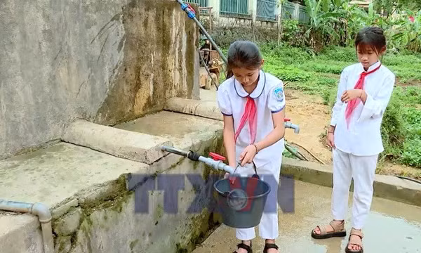 Đảm bảo nước sinh hoạt hợp vệ sinh cho học sinh vùng cao