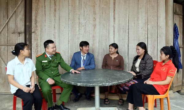 Mô hình phối hợp giúp học sinh vùng biên 'vững bước đến trường'