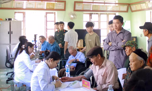 Ấm áp nghĩa tình người lính áo trắng nơi biên giới Nghệ An