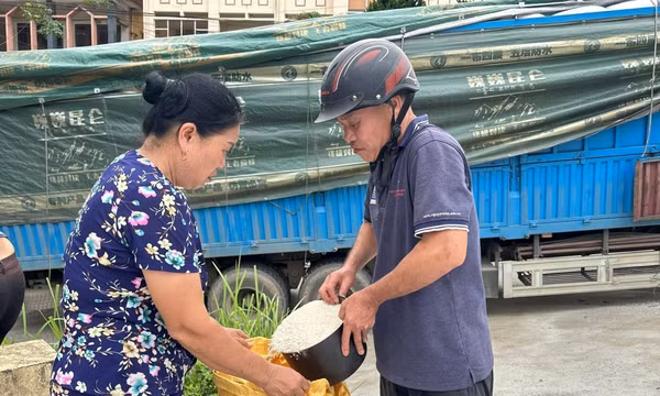 Cấp phát hơn 1.568 tấn gạo hỗ trợ người dân lúc khó khăn