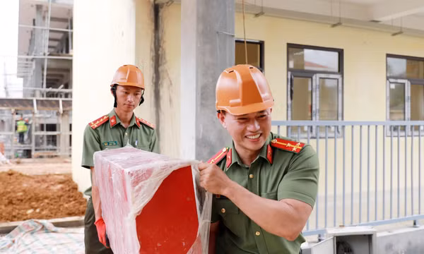Lực lượng Công an chung sức đẩy nhanh tiến độ xây dựng trường nội trú biên giới