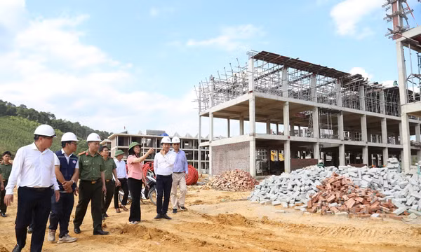 Gấp rút hoàn thành trường nội trú liên cấp ​để đón học sinh trong năm học mới 2026-2027
