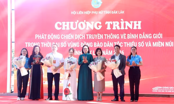 Hỗ trợ phụ nữ tiếp cận công nghệ qua những mô hình 'dễ hiểu, dễ làm, dễ áp dụng'