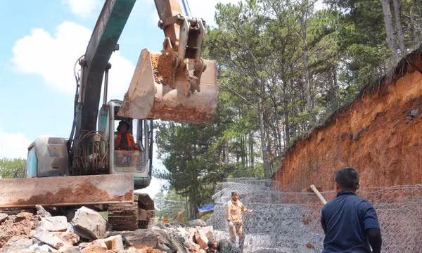 Lâm Đồng: Nhiều điểm sạt lở chưa khắc phục, tiềm ẩn nguy cơ mùa mưa mới